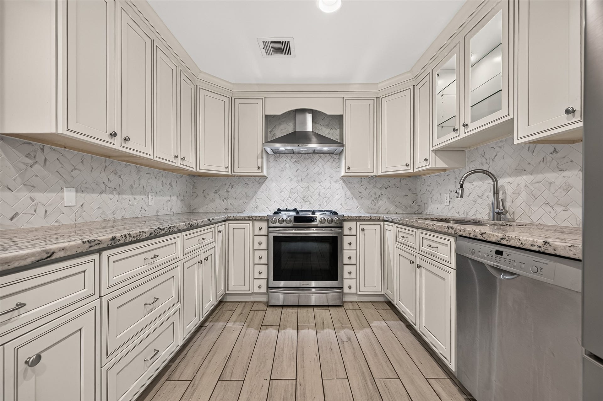 4513 Acacia, Bellaire, TX 77401 4513 Acacia, Bellaire, TX 77401