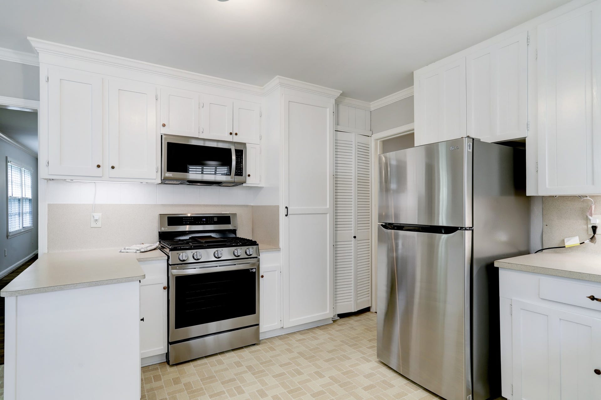 5217 Locust Street, Bellaire, TX 77401 5217 Locust Street, Bellaire, TX 77401