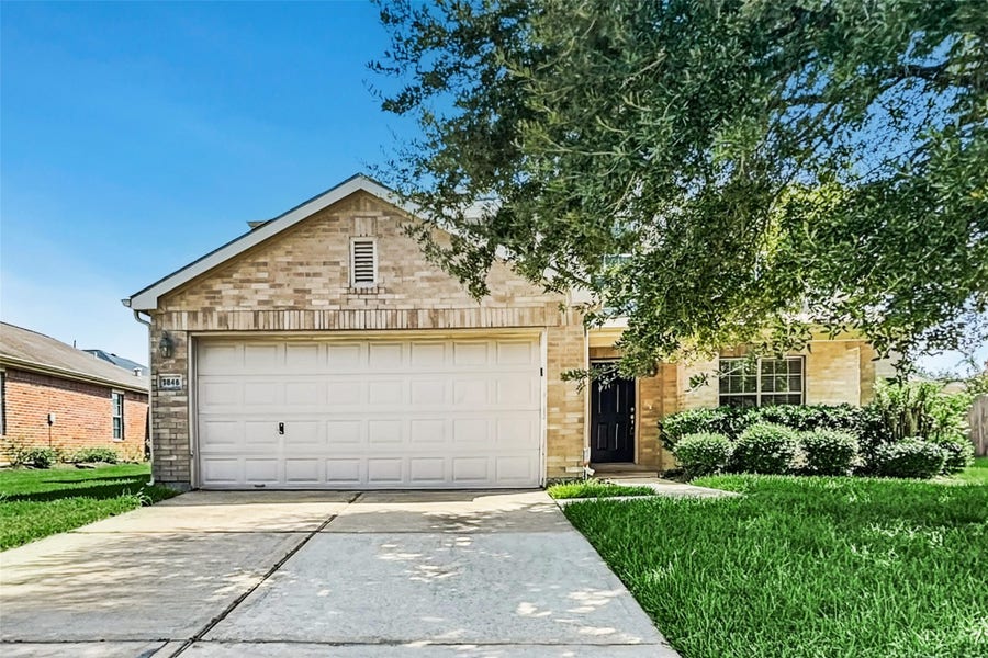 Property photo for 3846 Clobourne Crossing Lane, Friendswood, TX