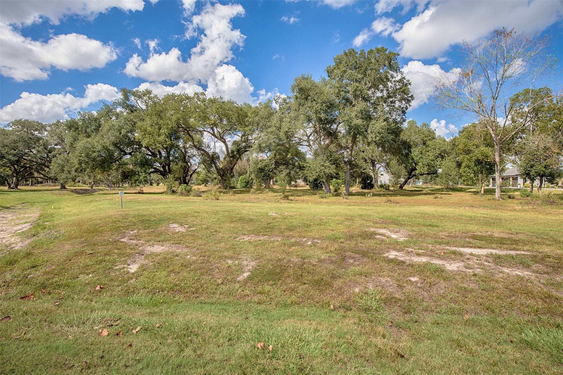 2710 Whispering Pine Drive, Alvin, TX 77511 2710 Whispering Pine Drive, Alvin, TX 77511