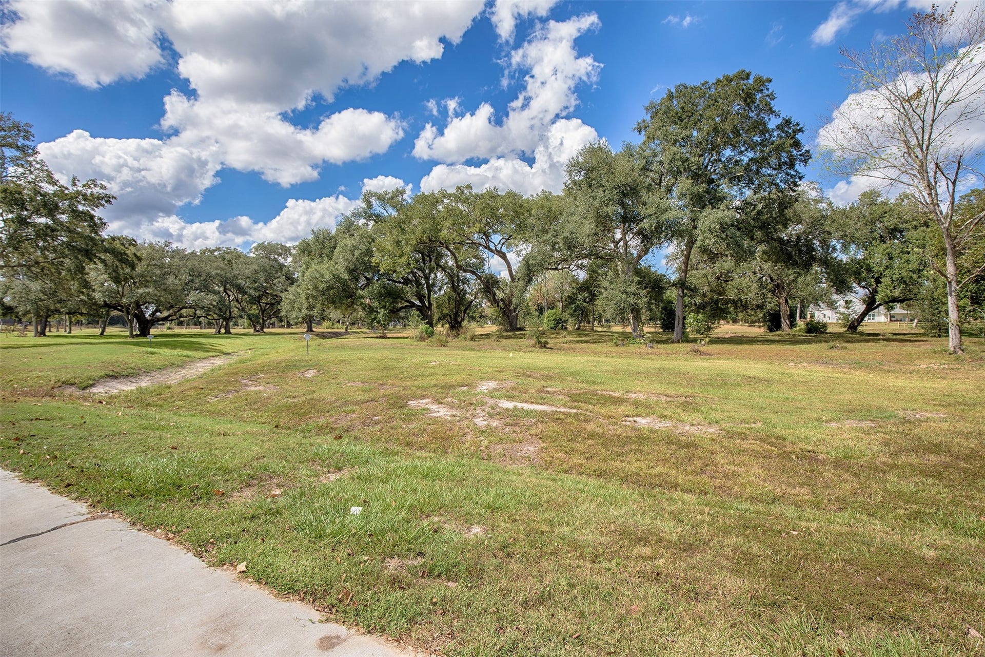 2710 Whispering Pine Drive, Alvin, TX 77511 2710 Whispering Pine Drive, Alvin, TX 77511