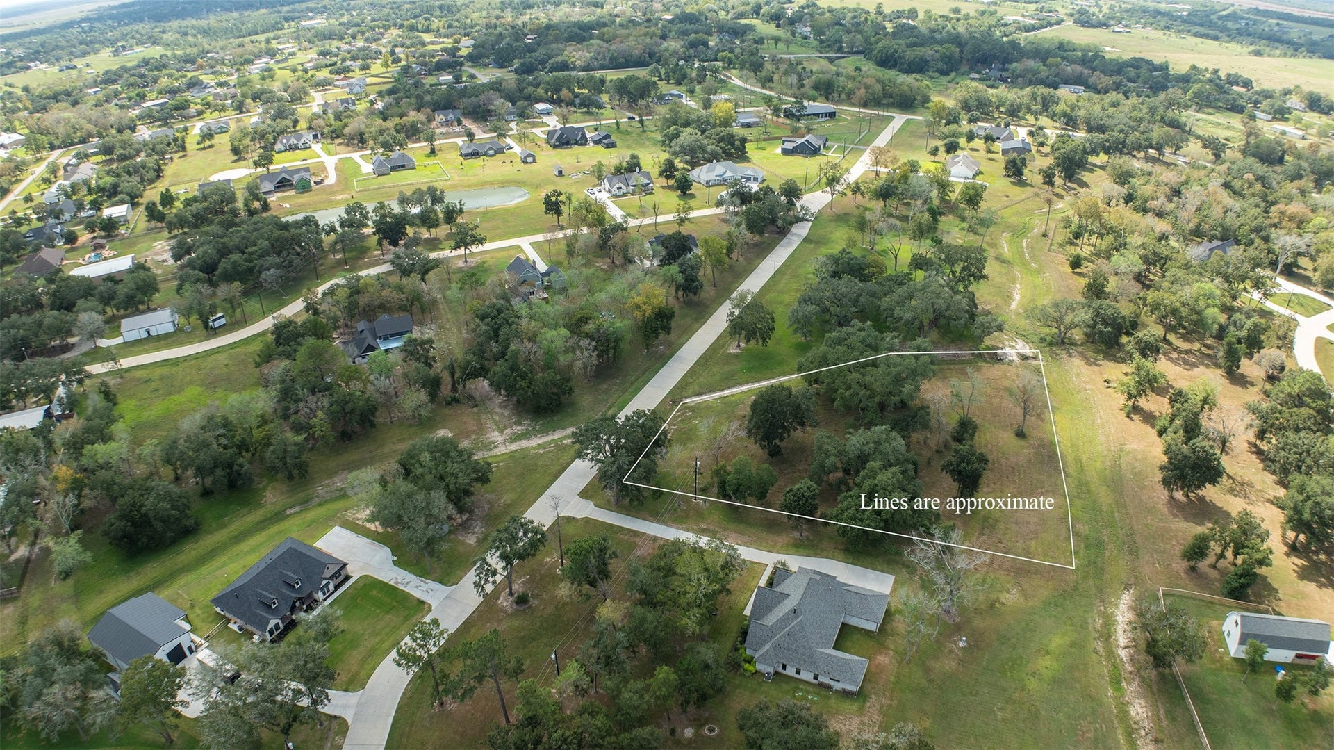 2710 Whispering Pine Drive, Alvin, TX 77511 A view of the Shadow Pond community. The lines on the lot are approximate. Please refer to survey.