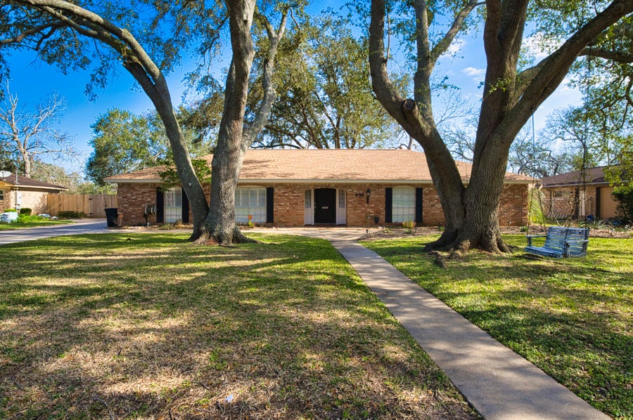 Property photo for 436 Forest Drive, Lake Jackson, TX