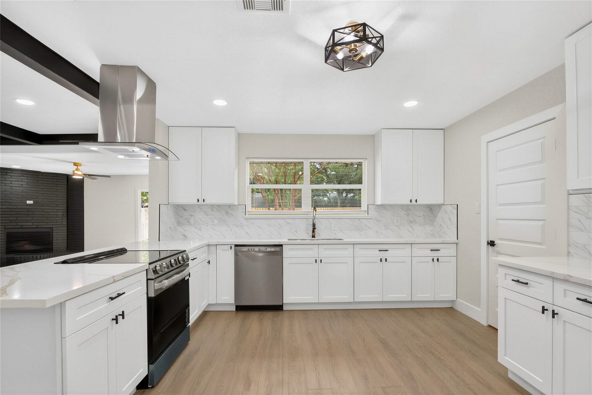 903 Rosewood Drive, Baytown, TX 77520 903 Rosewood Drive, Baytown, TX 77520