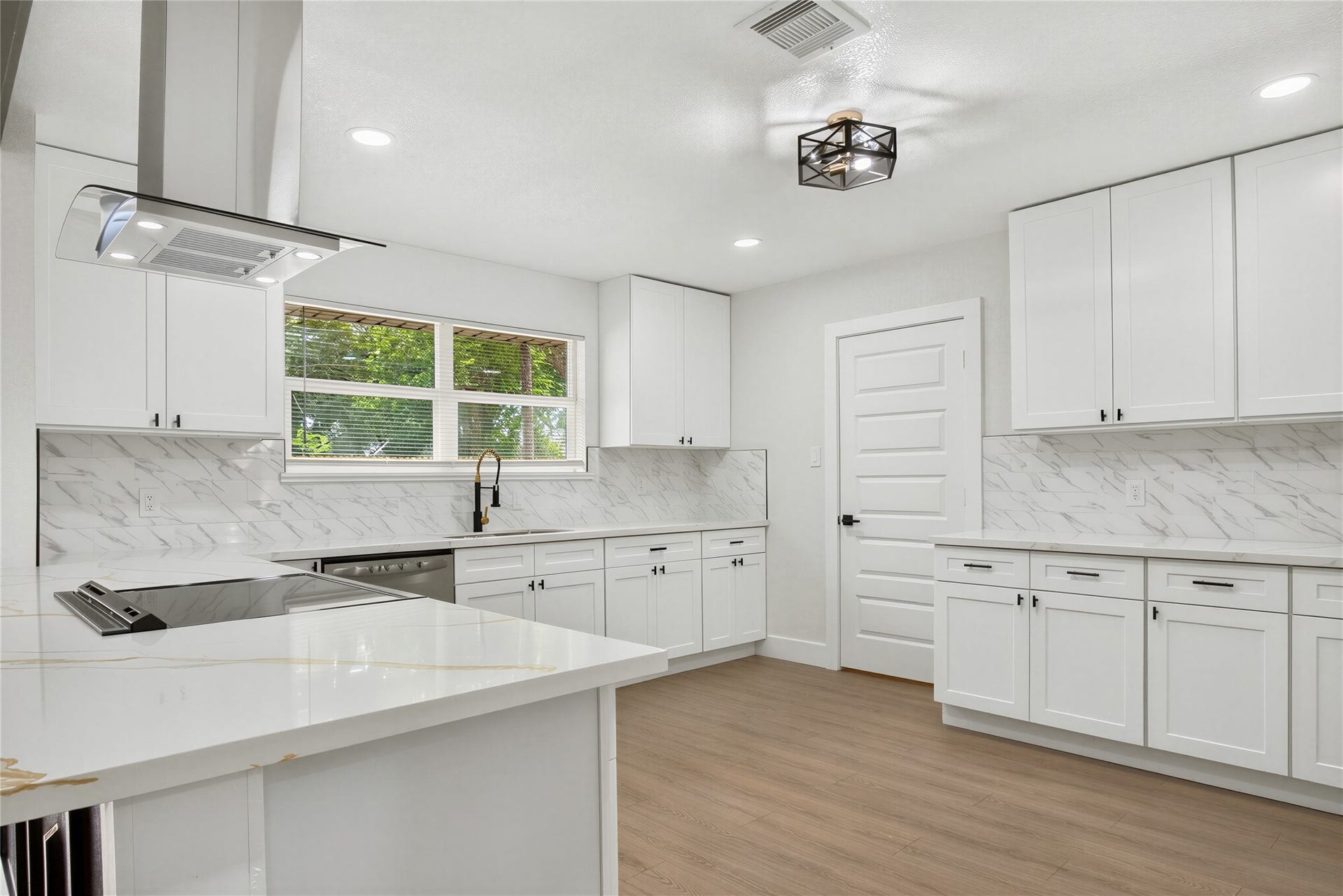 903 Rosewood Drive, Baytown, TX 77520 903 Rosewood Drive, Baytown, TX 77520