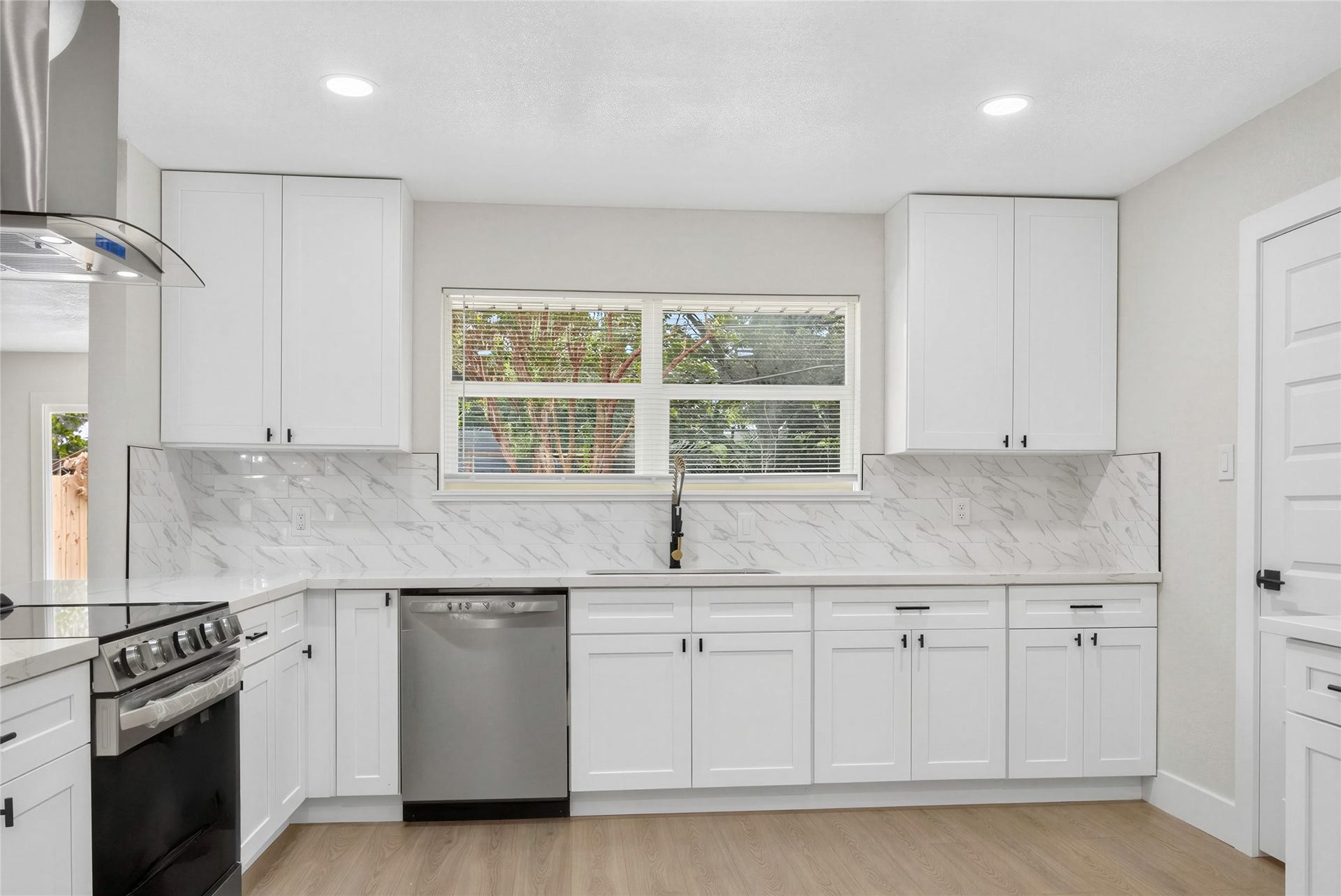903 Rosewood Drive, Baytown, TX 77520 903 Rosewood Drive, Baytown, TX 77520