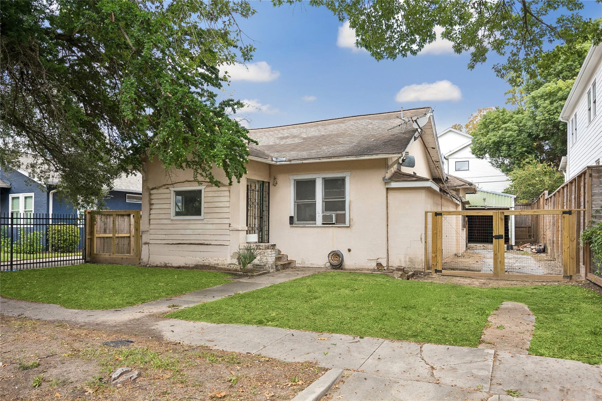 705 Ridge Street is being offered at lot value and sits on a 5,000-square-foot lot in a prime Heights location.