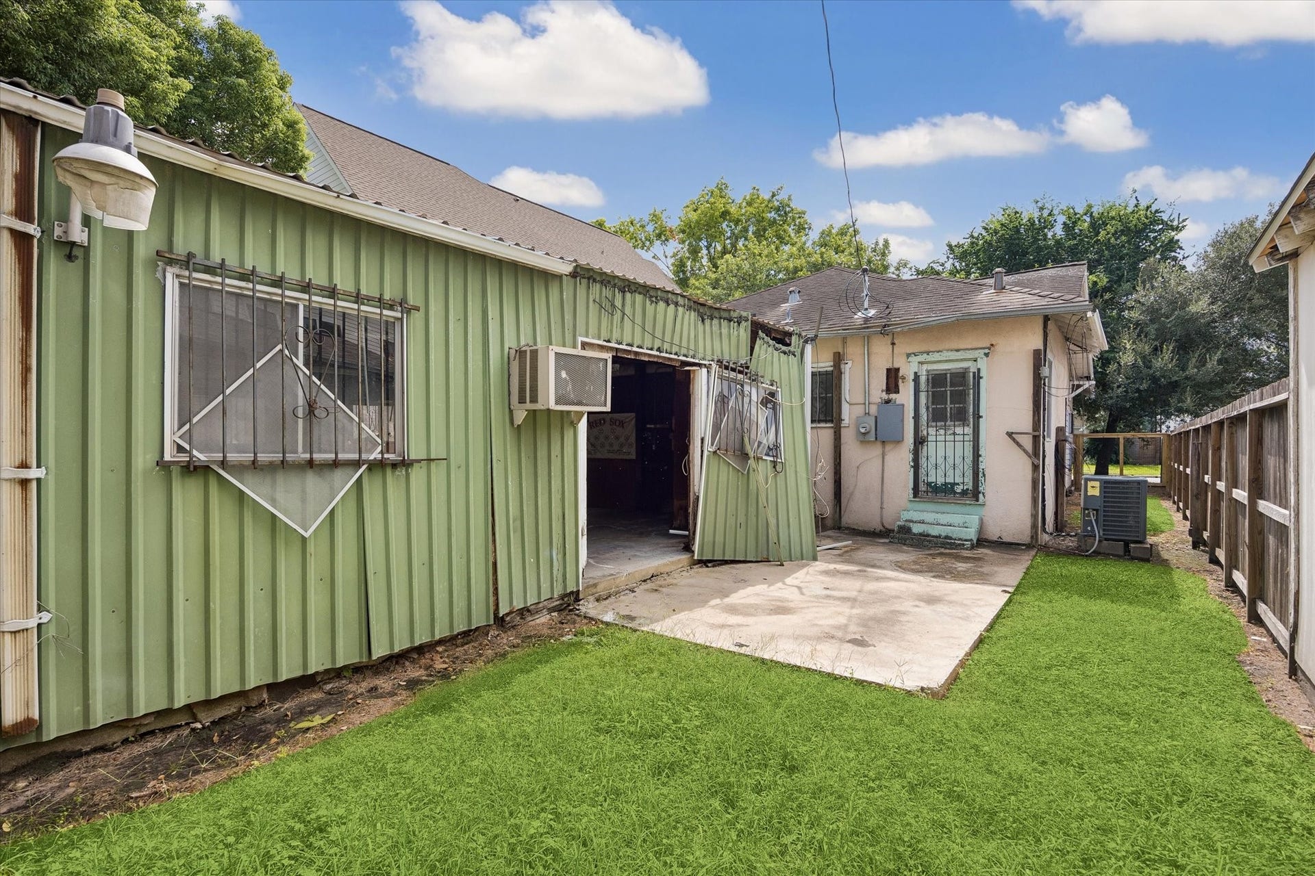 An inviting setting for a custom home and a lifestyle connected to the best of the Heights.
