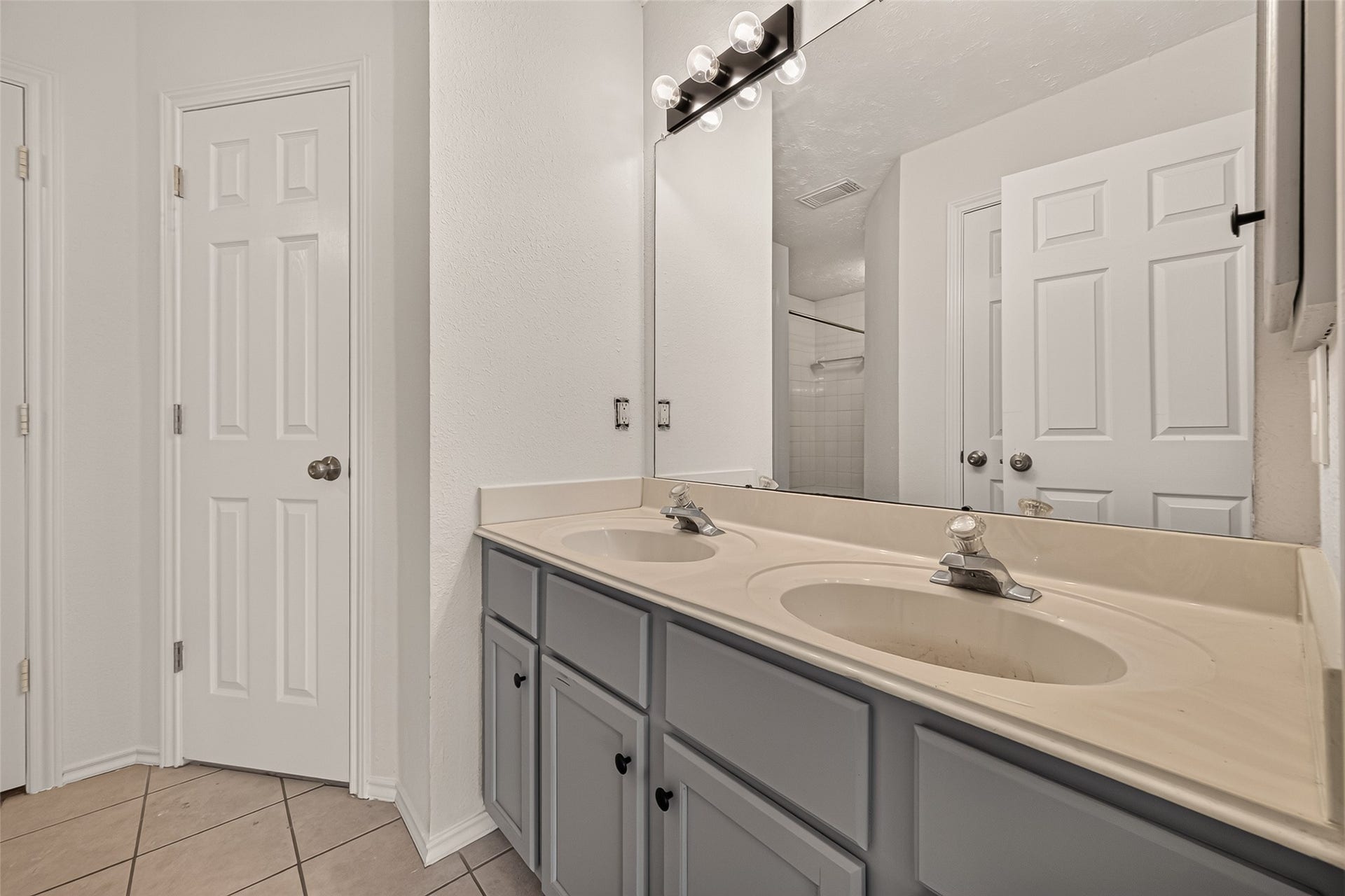 3356 Rachel Lane, Katy, TX 77493 The entry view into the bathroom and a view of the second closet .