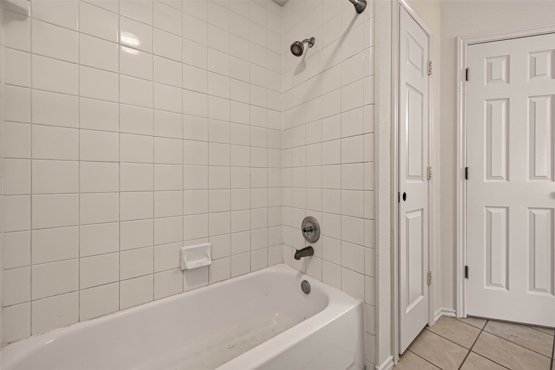 3356 Rachel Lane, Katy, TX 77493 Primary shower and tub combination.