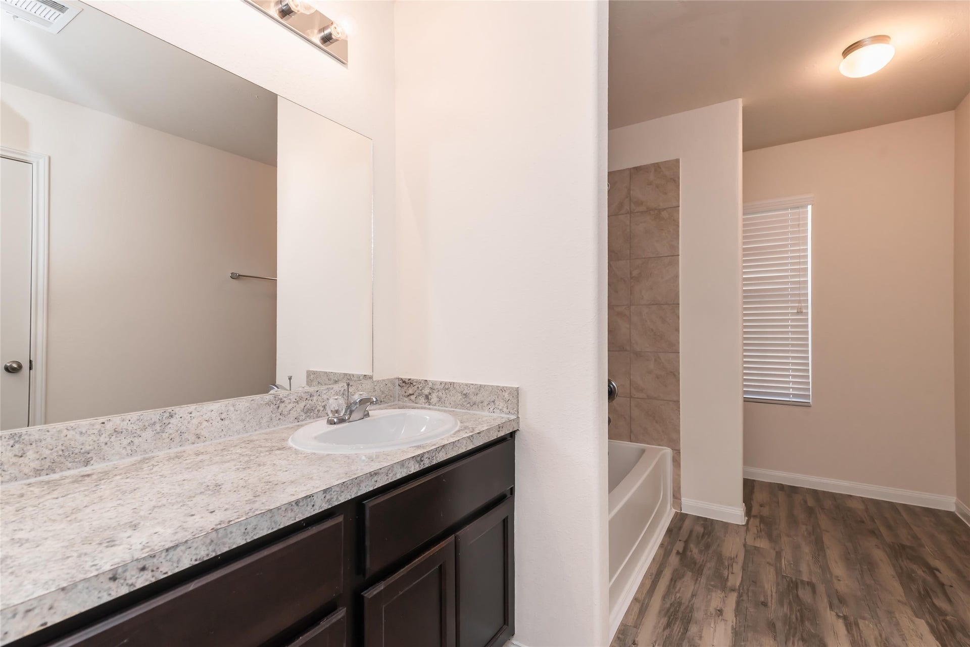 24234 Taranto Creek Court, Katy, TX 77493 Photos may be representative of the floor plan and not the exact home. Finishes, layout, and features of the actual property for lease may vary.