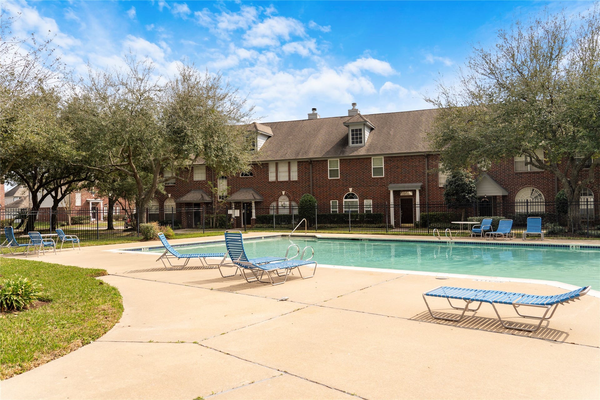 1405 El Camino Village Drive, Webster, TX 77058 1405 El Camino Village Drive, Webster, TX 77058