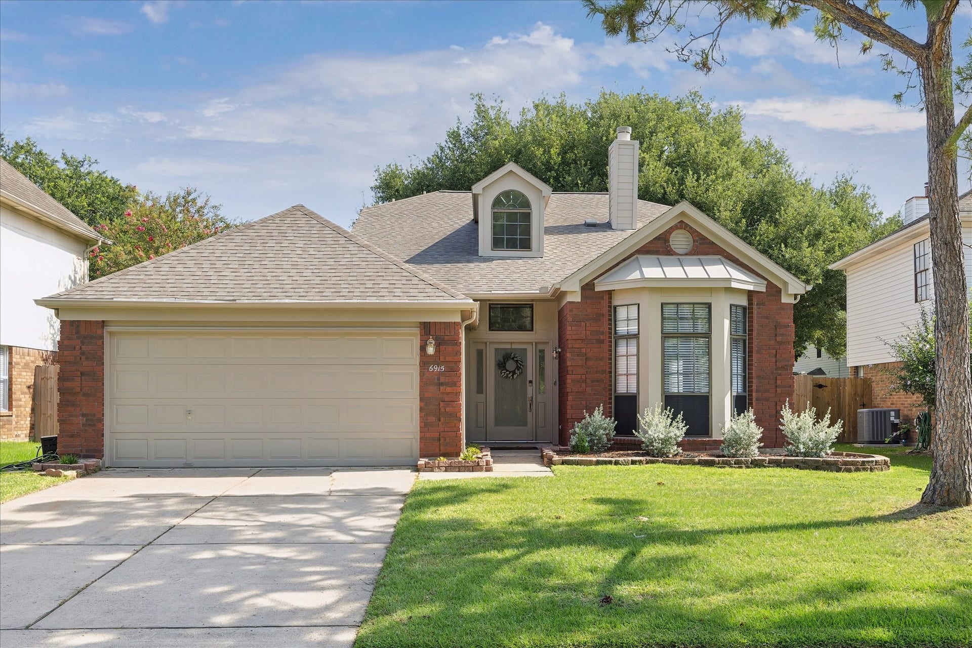 6915 Redwood Falls Drive, Pasadena, TX 77505 Welcome to 6915 Redwood Falls Dr.