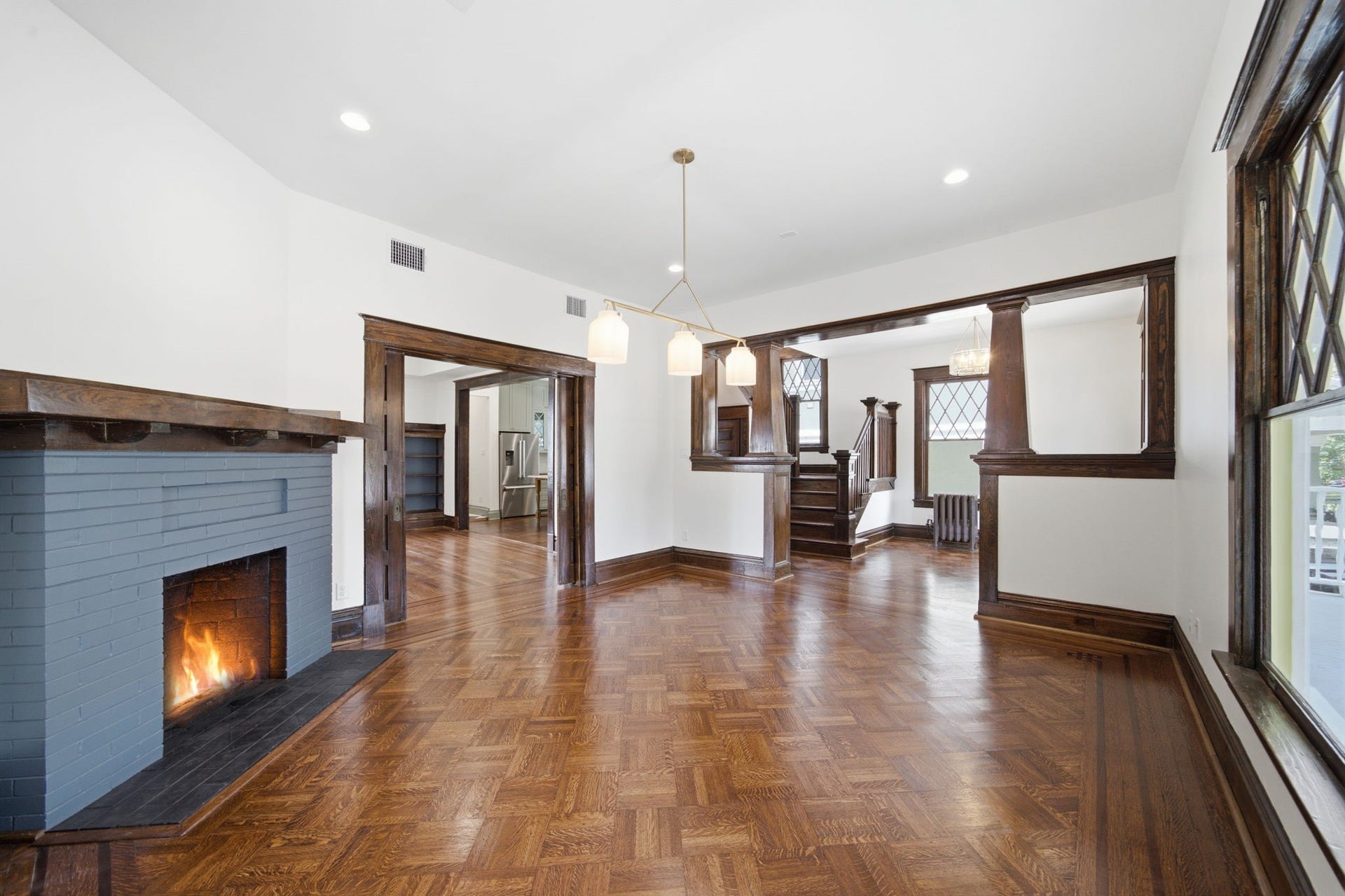 404 Avondale Street, Houston, TX 77006 The dining room features the original sliding pocket doors that can add privacy to both the dining and living spaces.