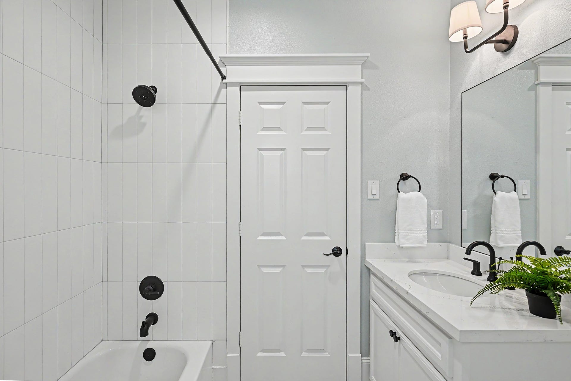 Hollywood bathroom for the secondary bedrooms with quartz counter vanity and shower/tub.