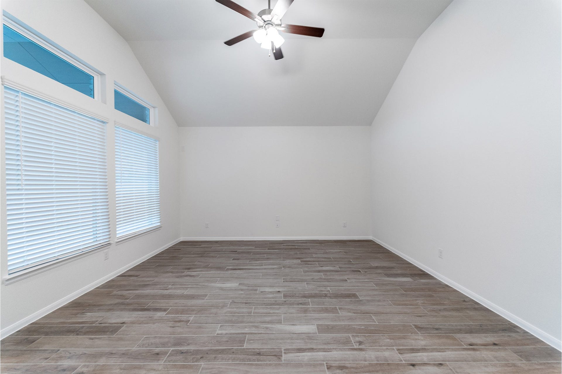 402 Merlot Drive, Alvin, TX 77511