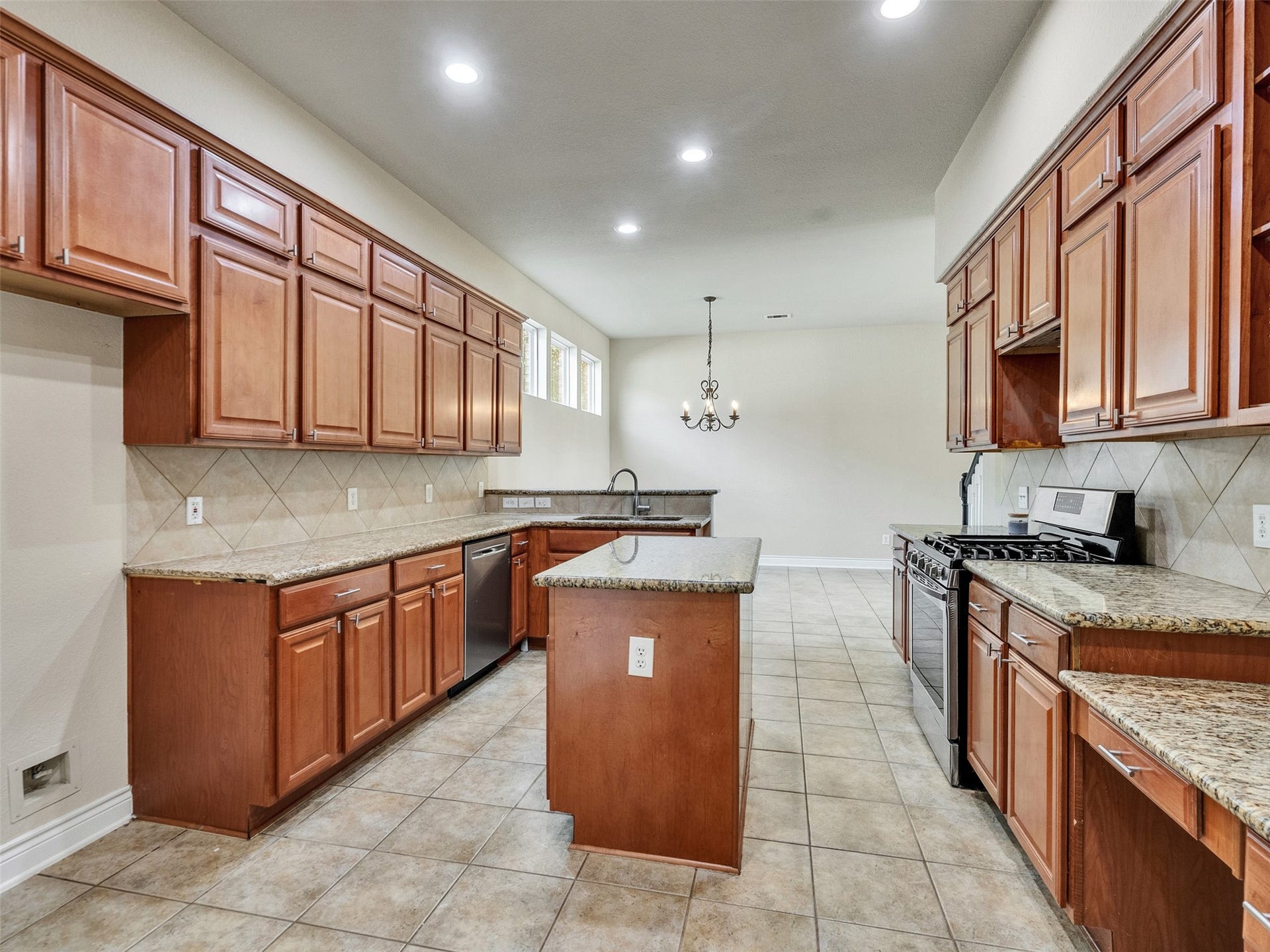 14102 April Glen Court, Cypress, TX 77429 TONS of cabinet space