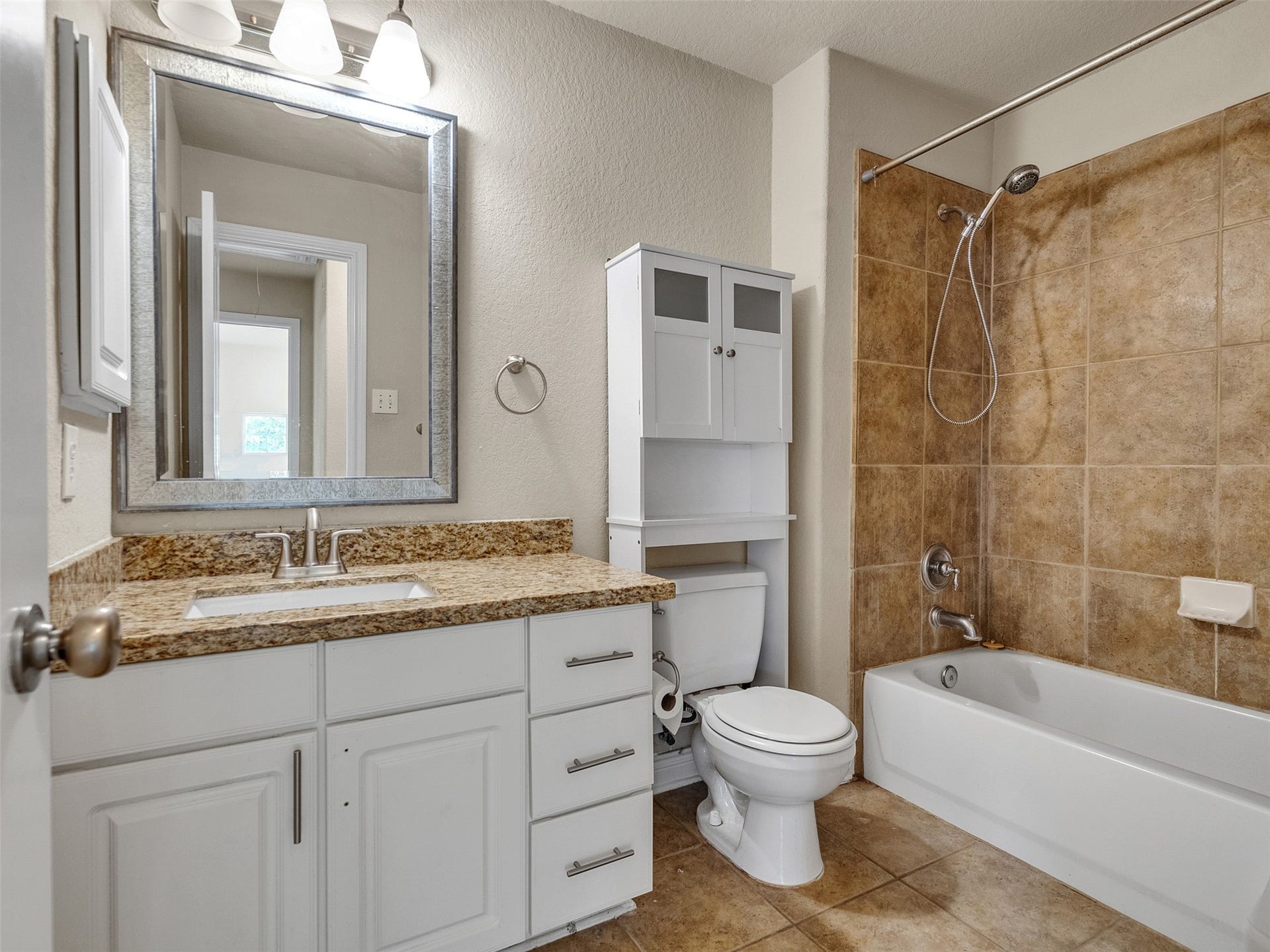 14102 April Glen Court, Cypress, TX 77429 Generous secondary bath