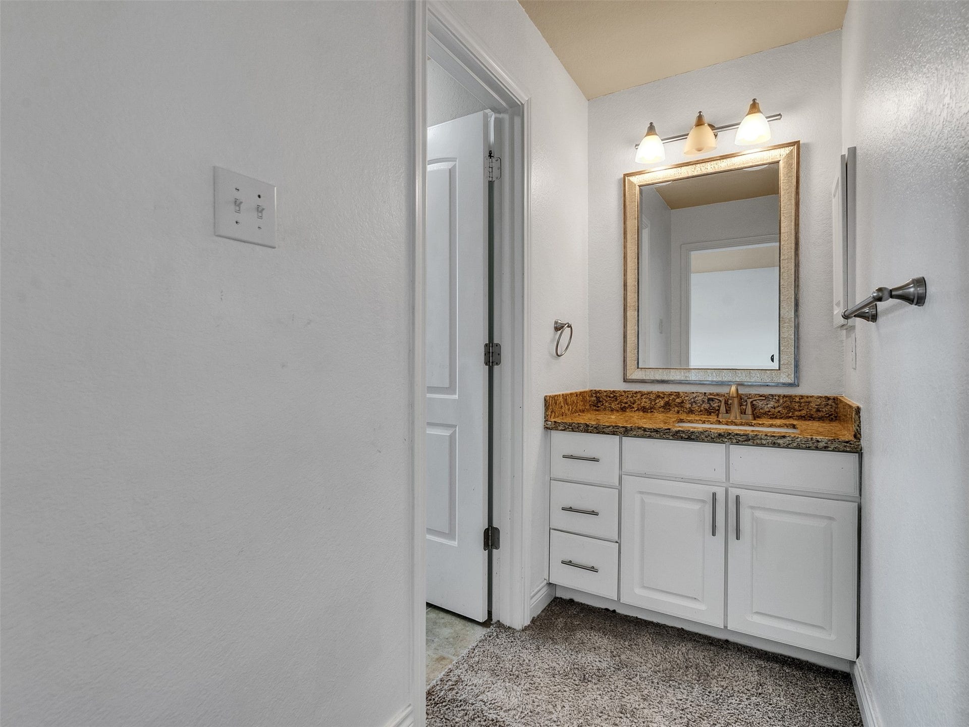 14102 April Glen Court, Cypress, TX 77429 Jack and Jill bath