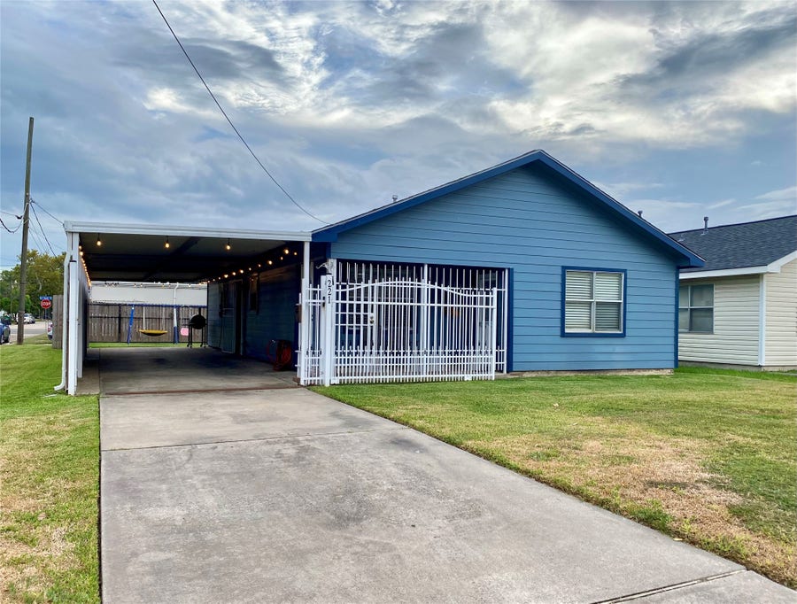 Property photo for 221 E Defee Avenue, Baytown, TX