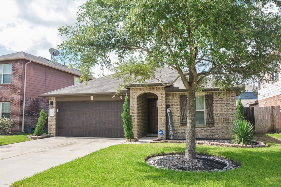 Property photo for 342 Glencarry Trail, Rosharon, TX