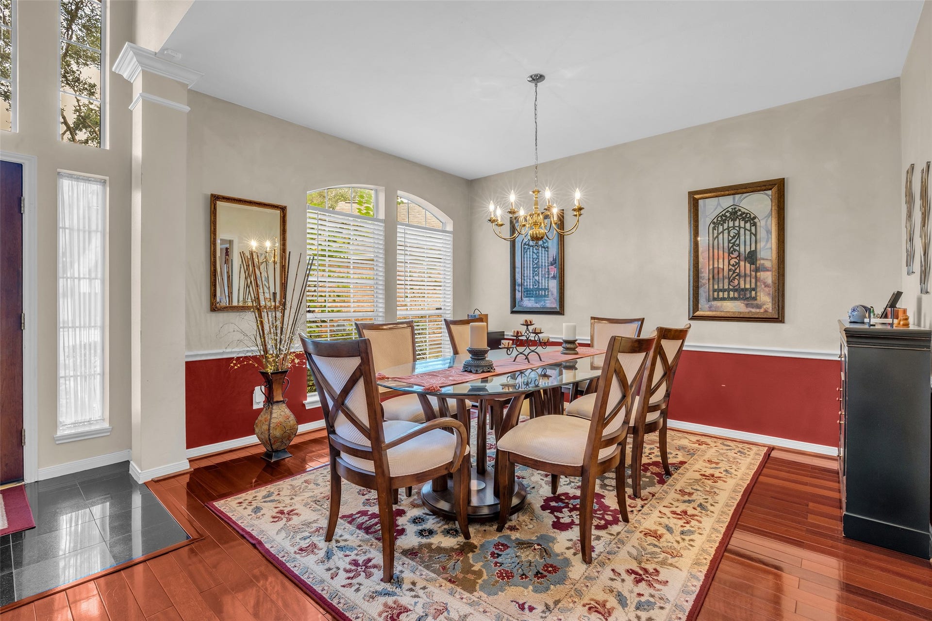5710 Rose Hill Court, Rosharon, TX 77583 Dining area with chair railing