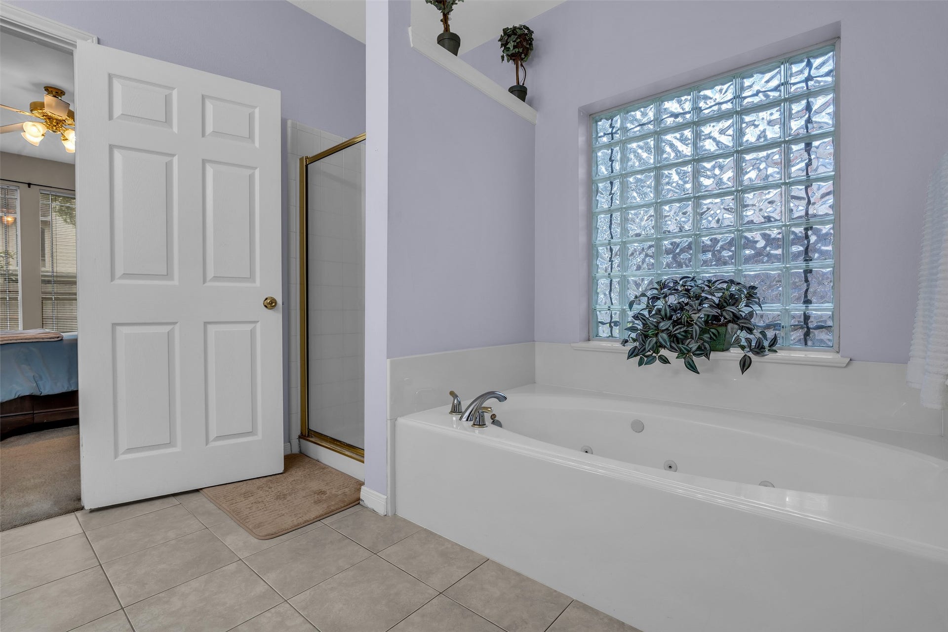 5710 Rose Hill Court, Rosharon, TX 77583 Primary Bath