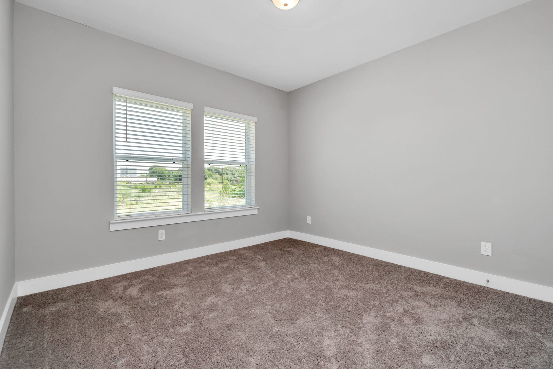 2733 Ruhman Fields Drive, Houston, TX 77008 Light & Bright Bedroom.