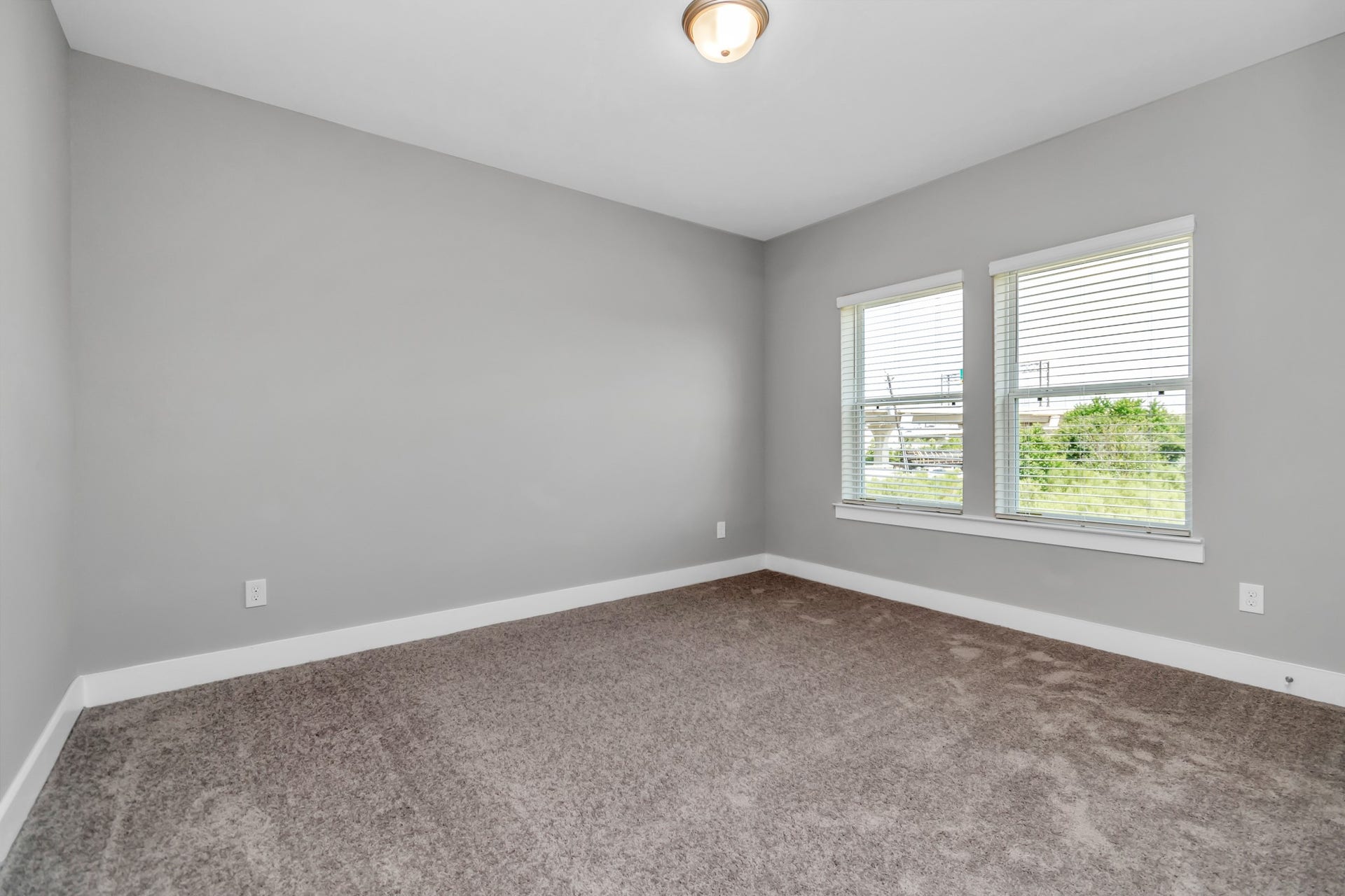 2733 Ruhman Fields Drive, Houston, TX 77008 Light & Bright Bedroom.