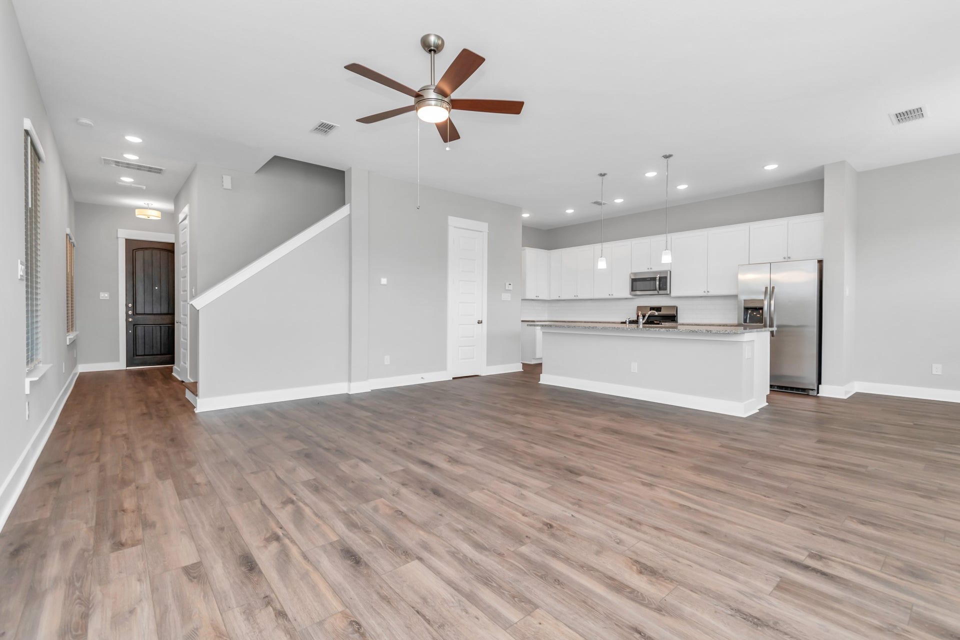 2733 Ruhman Fields Drive, Houston, TX 77008 Stylish Island Kitchens with Open Concept Floor Plans.