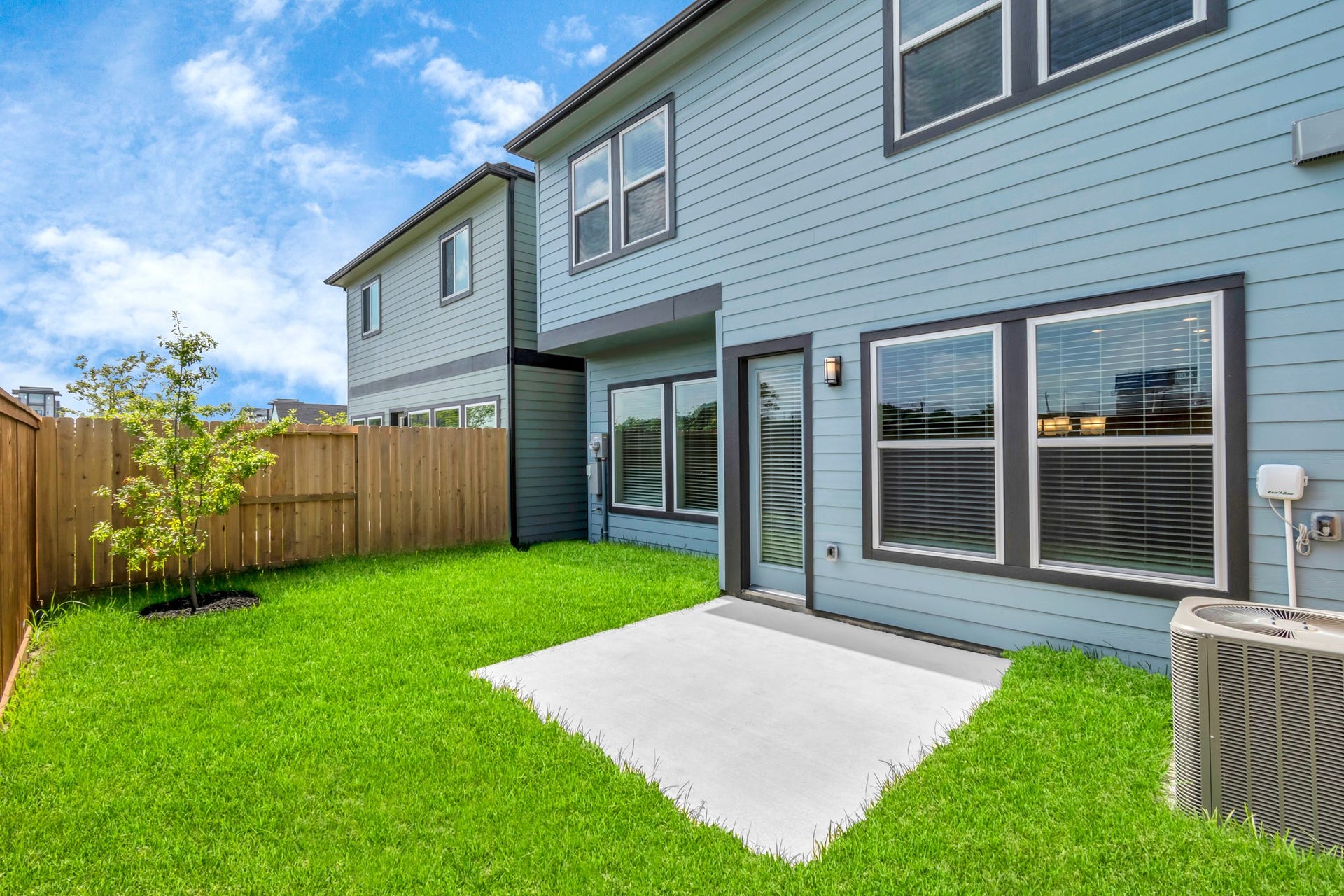 2733 Ruhman Fields Drive, Houston, TX 77008 Private Backyards!