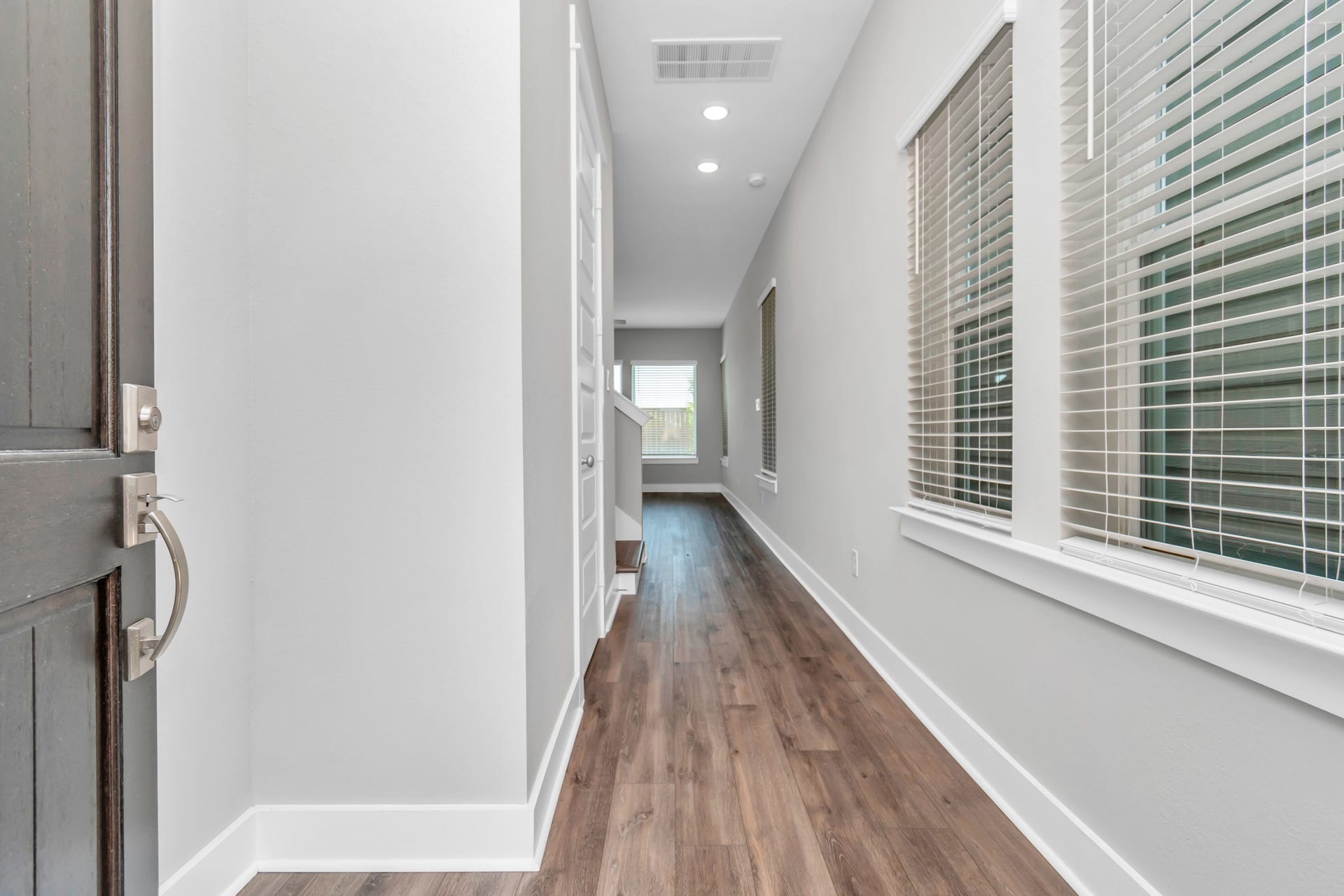 2733 Ruhman Fields Drive, Houston, TX 77008 Breathtaking Wood-Like Vinyl Plank Flooring in Entry Way.