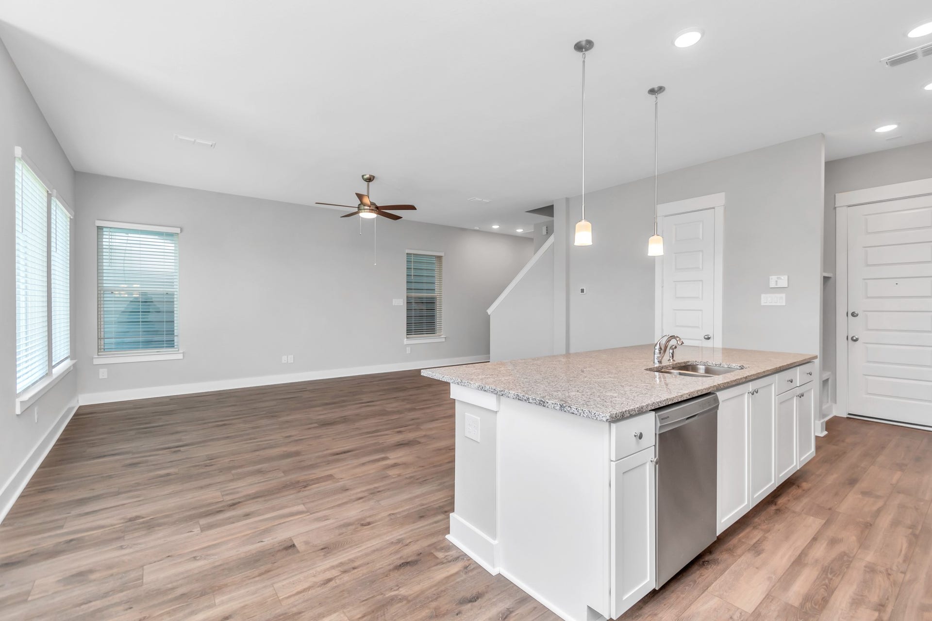 2733 Ruhman Fields Drive, Houston, TX 77008 Stylish Island Kitchens with Open Concept Floor Plans.