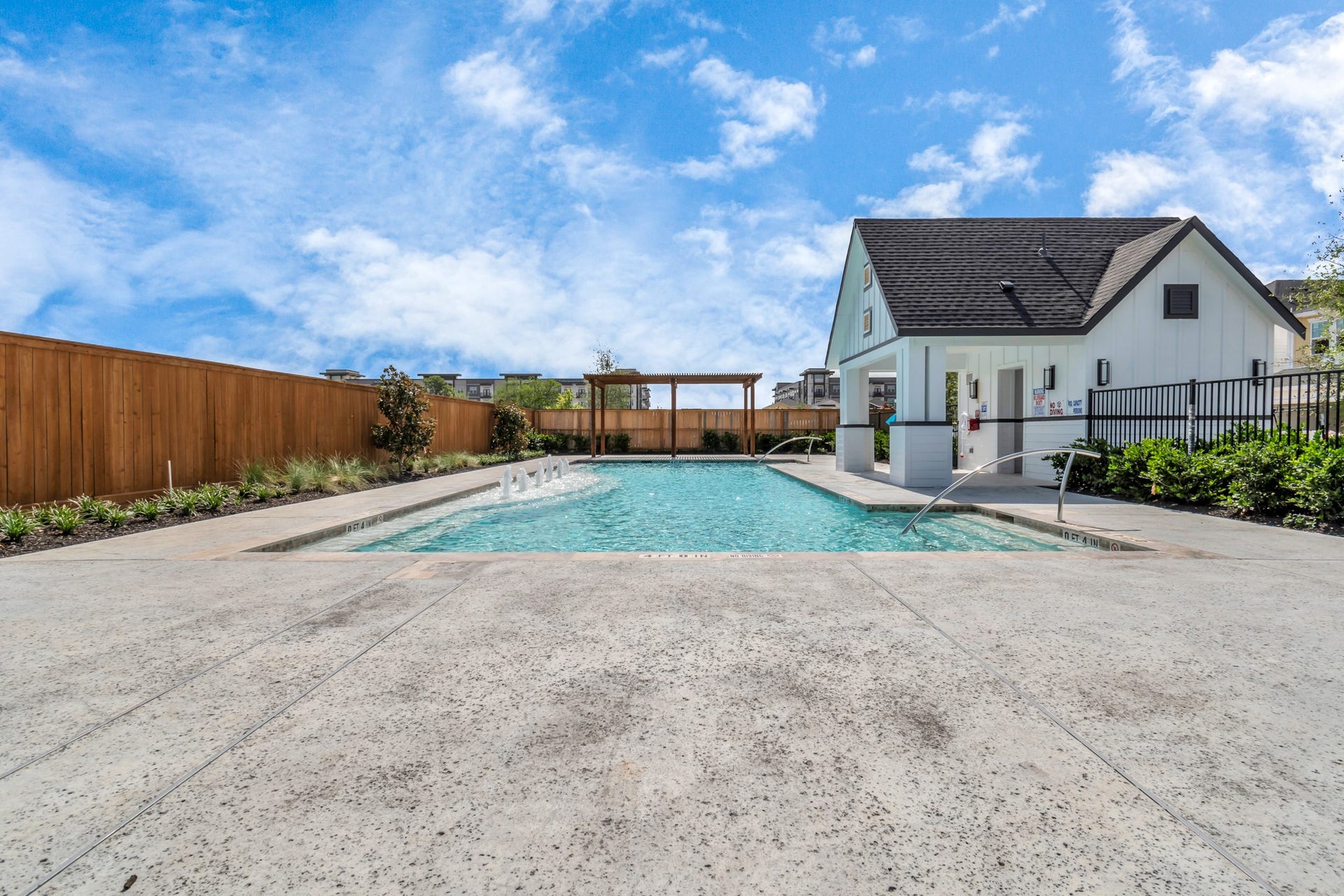 2733 Ruhman Fields Drive, Houston, TX 77008 A Refreshing Resort-Style Pool Area, as well as a Quaint Dog Park.