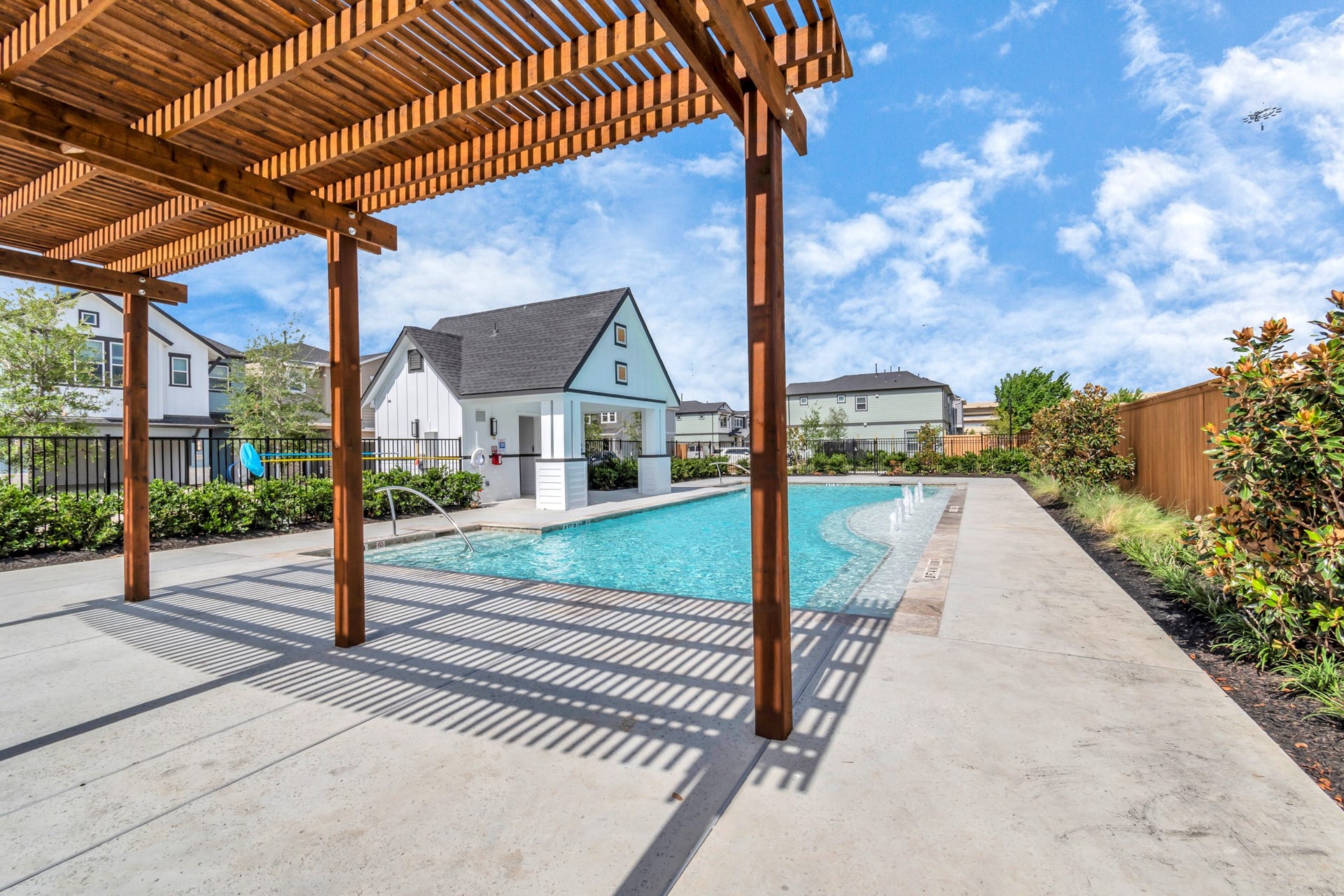 2733 Ruhman Fields Drive, Houston, TX 77008 A Refreshing Resort-Style Pool Area, as well as a Quaint Dog Park.