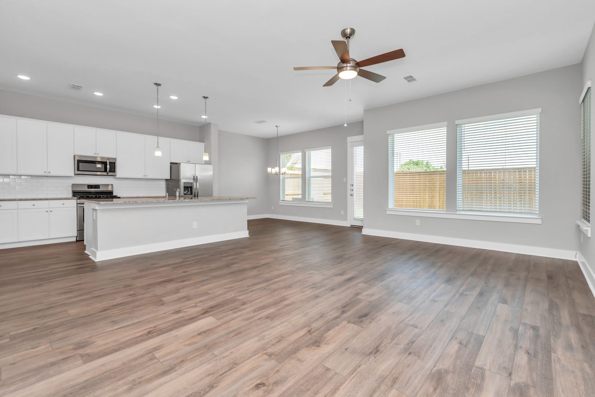 2733 Ruhman Fields Drive, Houston, TX 77008 Stylish Island Kitchens with Open Concept Floor Plans.