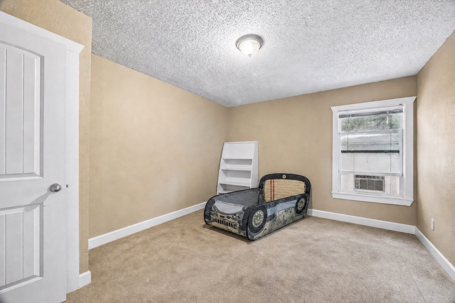 226 S Pine Drive, Montgomery, TX 77356 Currently arranged as a childs bedroom, this space pairs a simple layout with soft carpeting. Uninterrupted wall space leaves room for a dresser, bookshelves, or a study desk.
