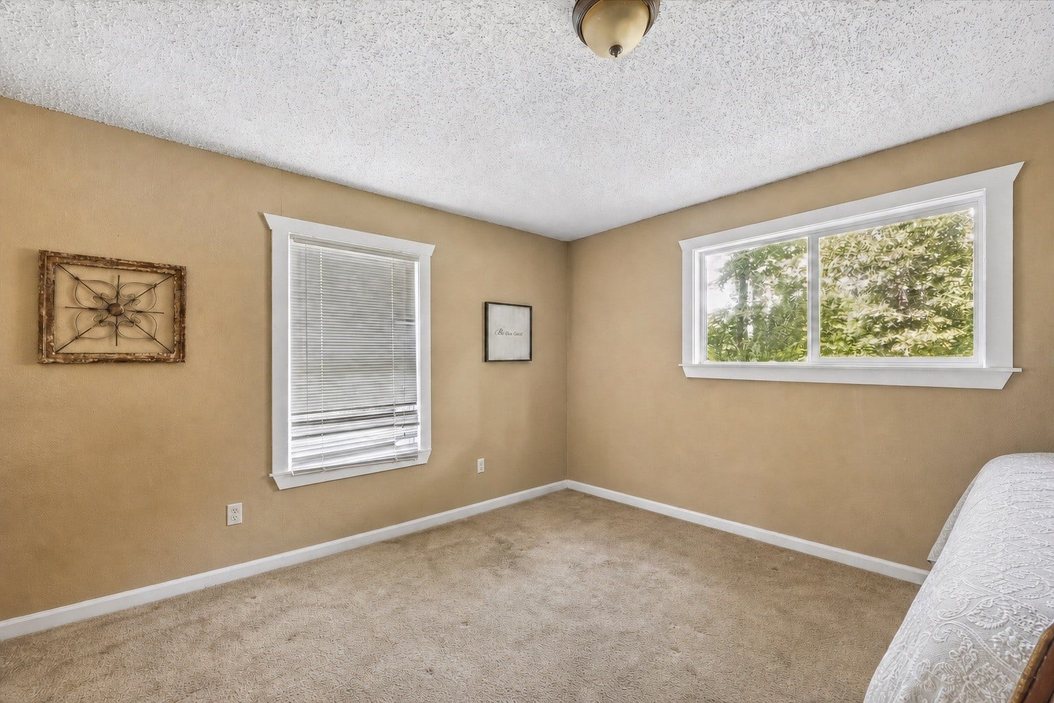 226 S Pine Drive, Montgomery, TX 77356 Two differently positioned windows draw light into this carpeted bedroom. An open corner offers a natural spot for a desk or reading chair.