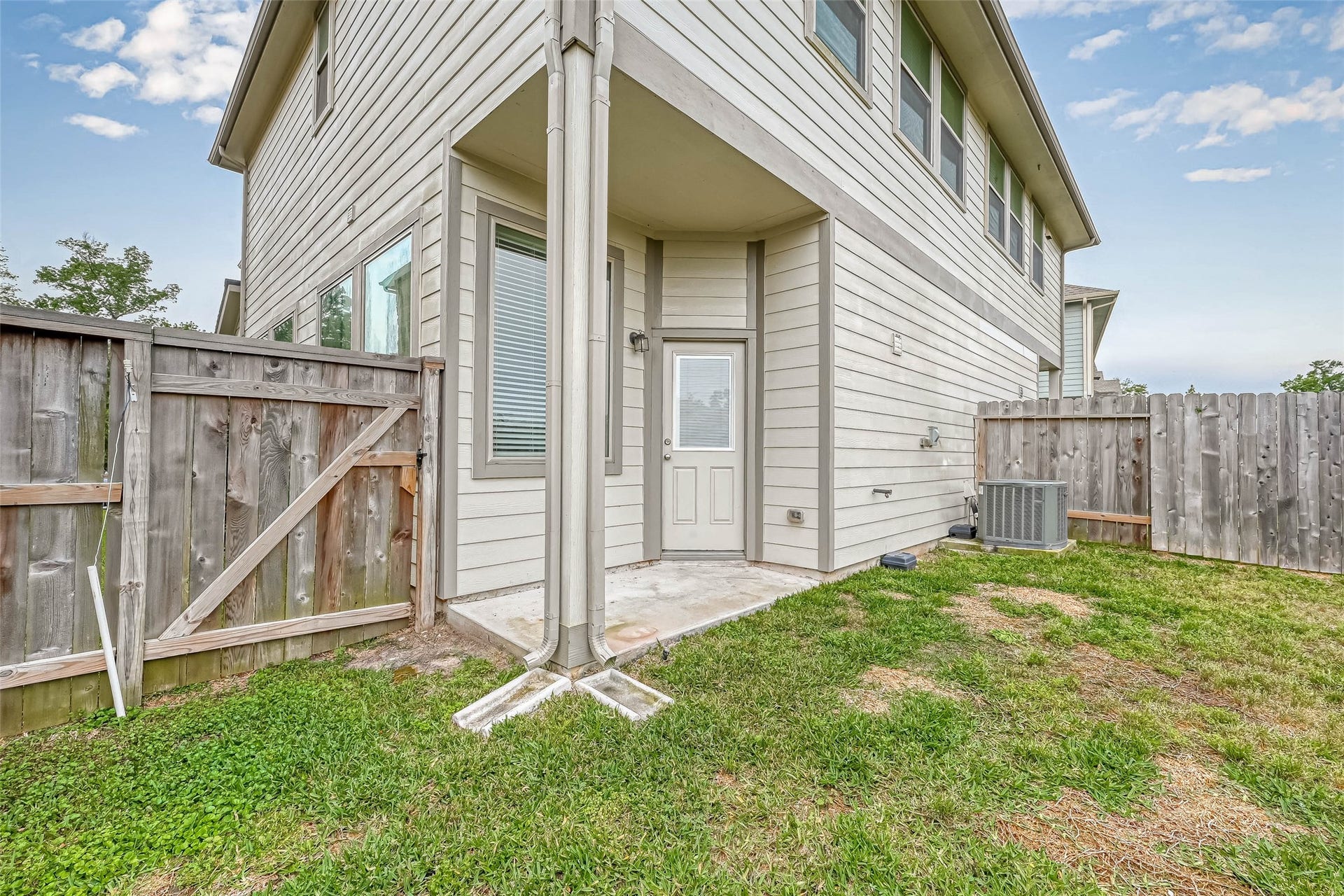 315 Biltmore Loop, Montgomery, TX 77316