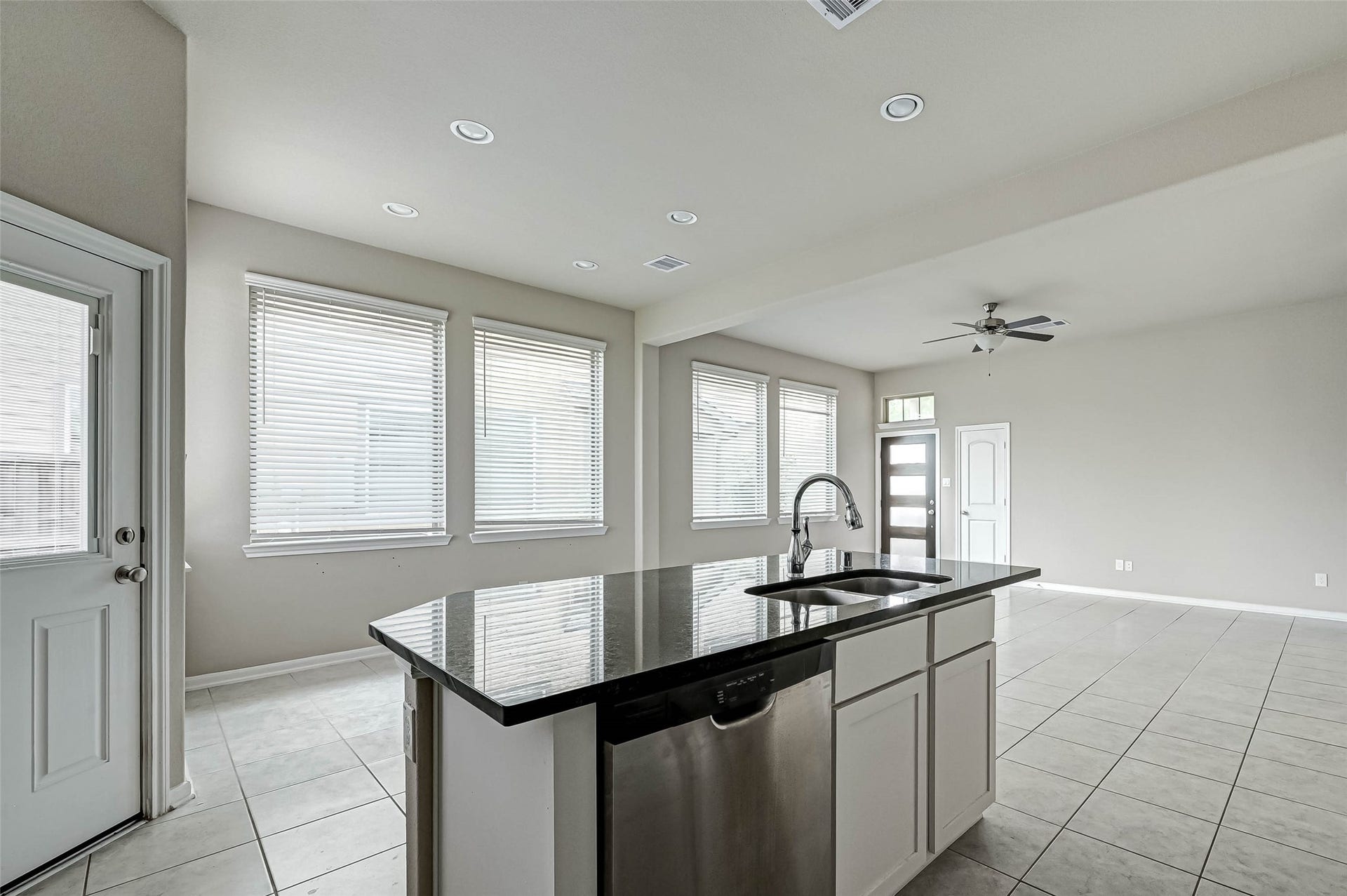 315 Biltmore Loop, Montgomery, TX 77316
