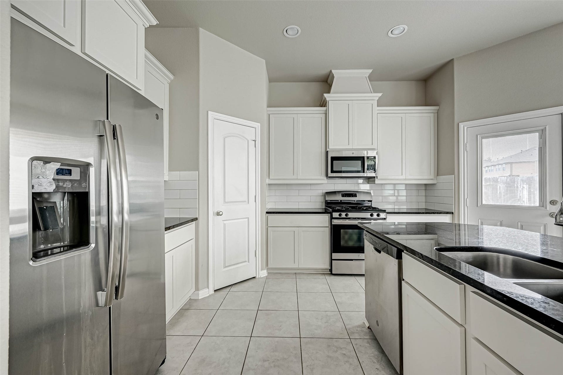 315 Biltmore Loop, Montgomery, TX 77316