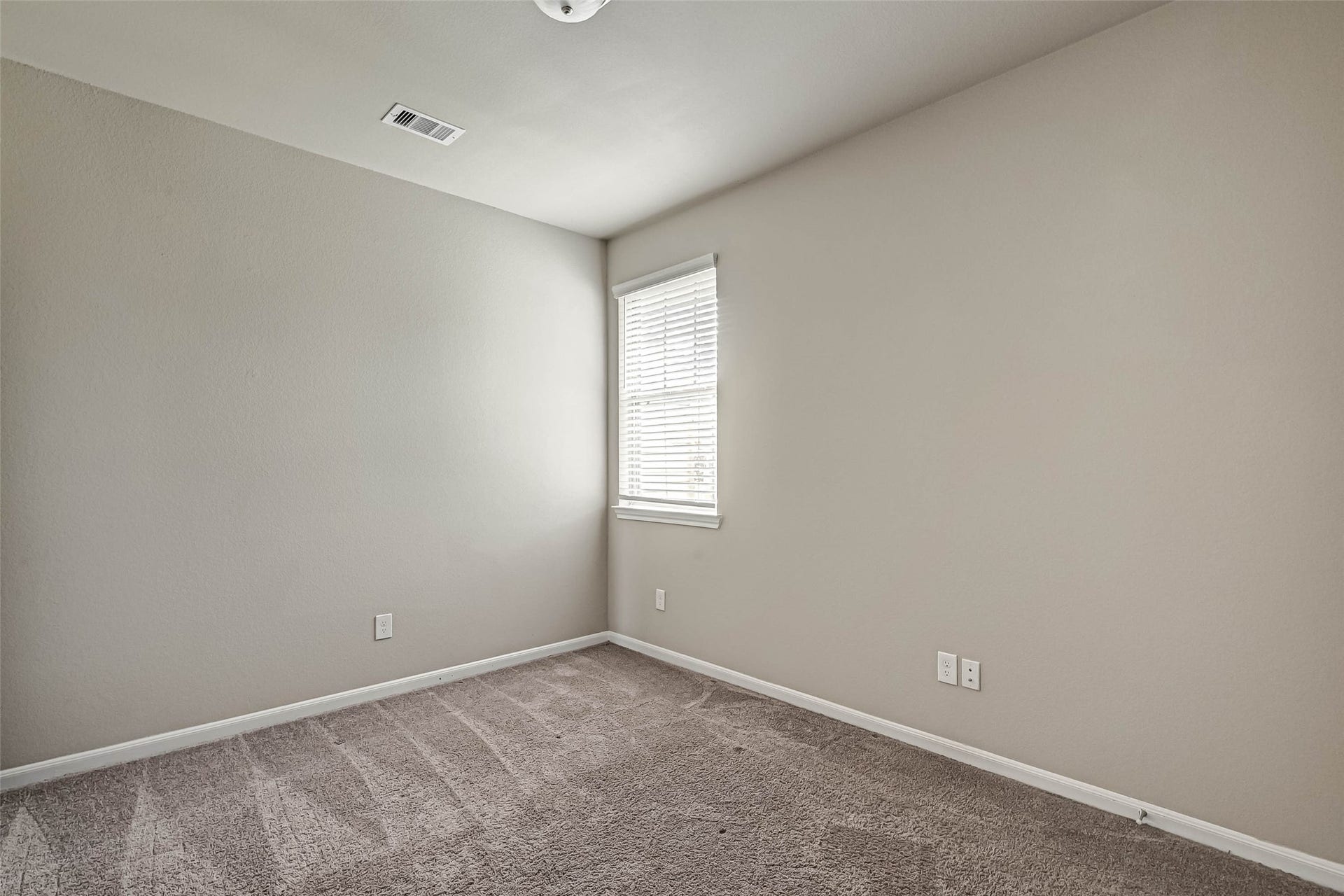 315 Biltmore Loop, Montgomery, TX 77316