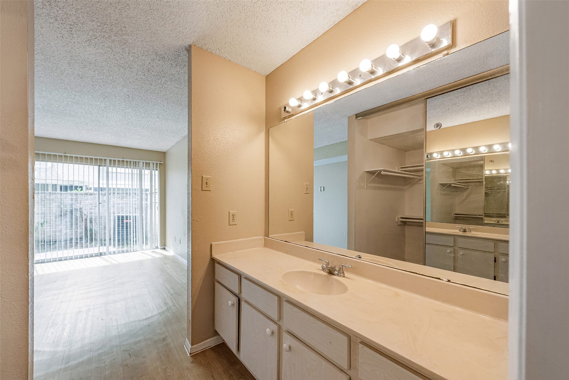 6315 Cattails Lane, Houston, TX 77035 6315 Cattails Lane, Houston, TX 77035