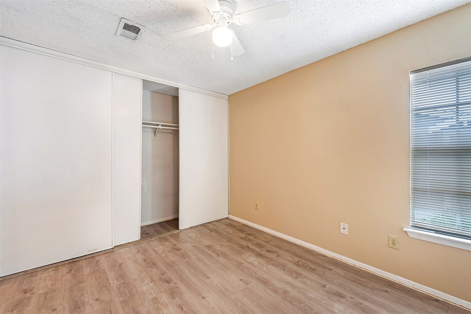 6315 Cattails Lane, Houston, TX 77035 6315 Cattails Lane, Houston, TX 77035