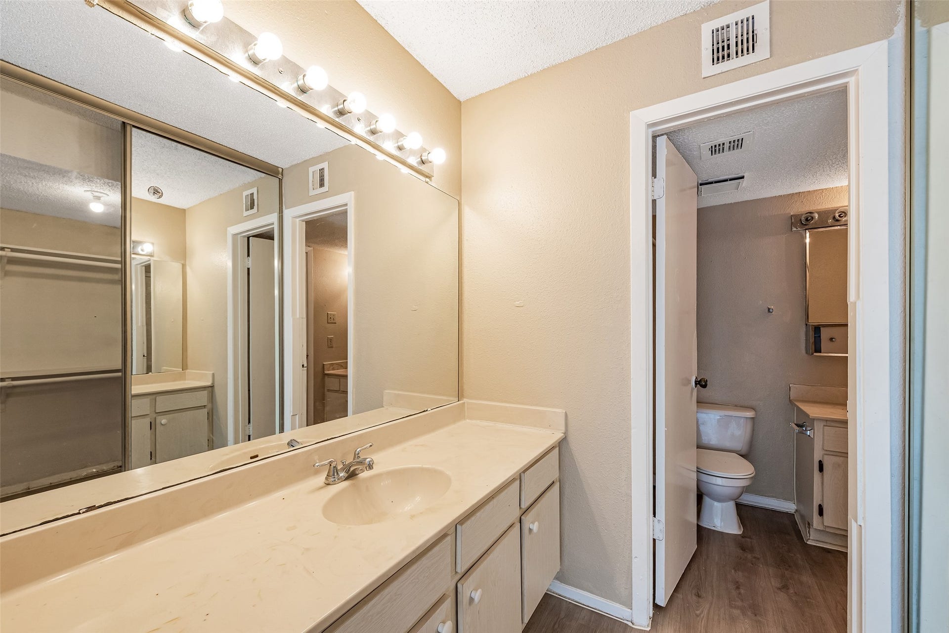 6315 Cattails Lane, Houston, TX 77035 6315 Cattails Lane, Houston, TX 77035