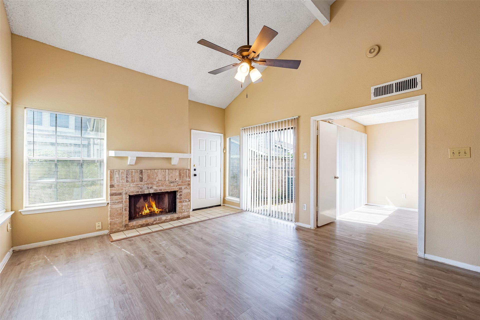 6315 Cattails Lane, Houston, TX 77035 6315 Cattails Lane, Houston, TX 77035