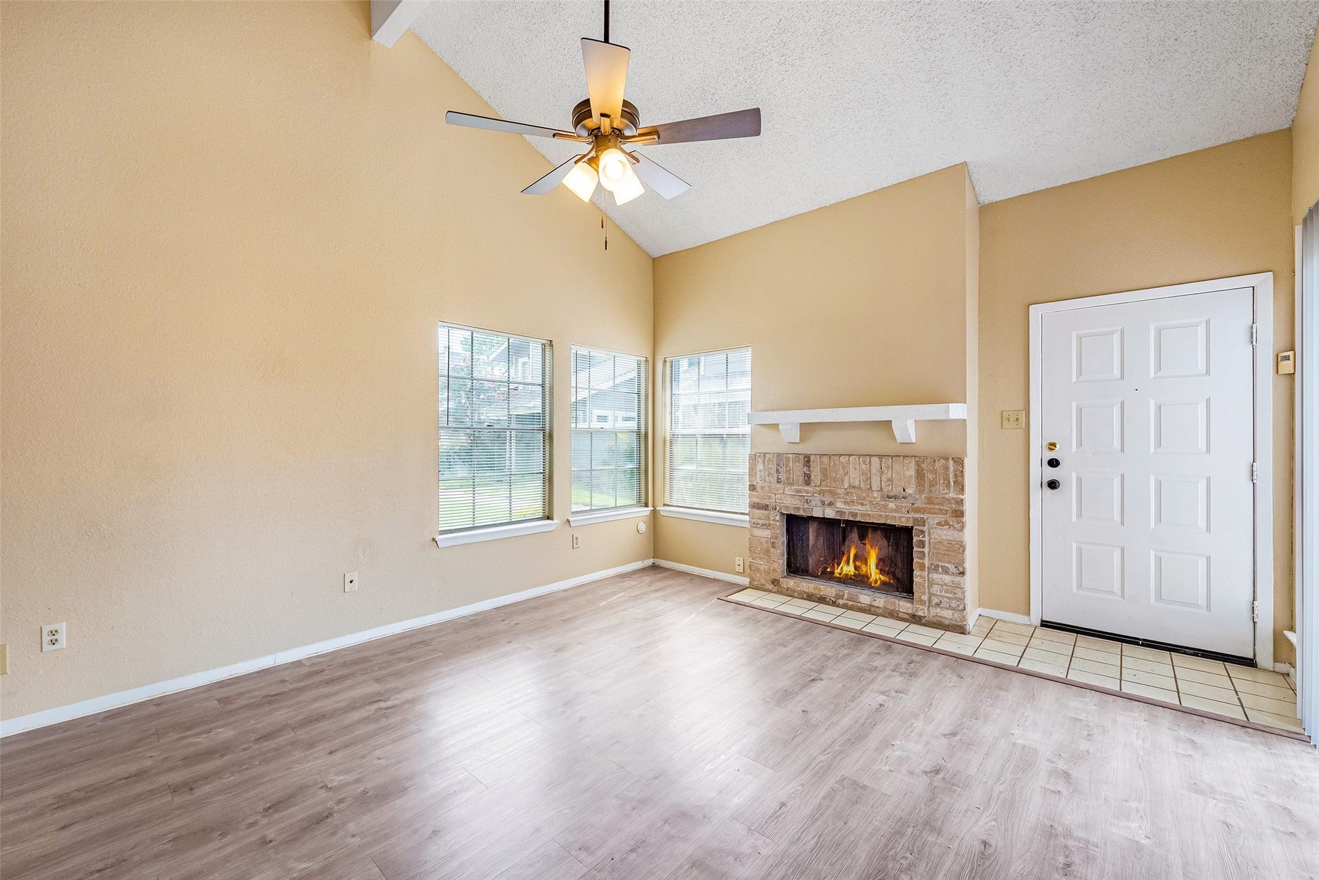 6315 Cattails Lane, Houston, TX 77035 6315 Cattails Lane, Houston, TX 77035