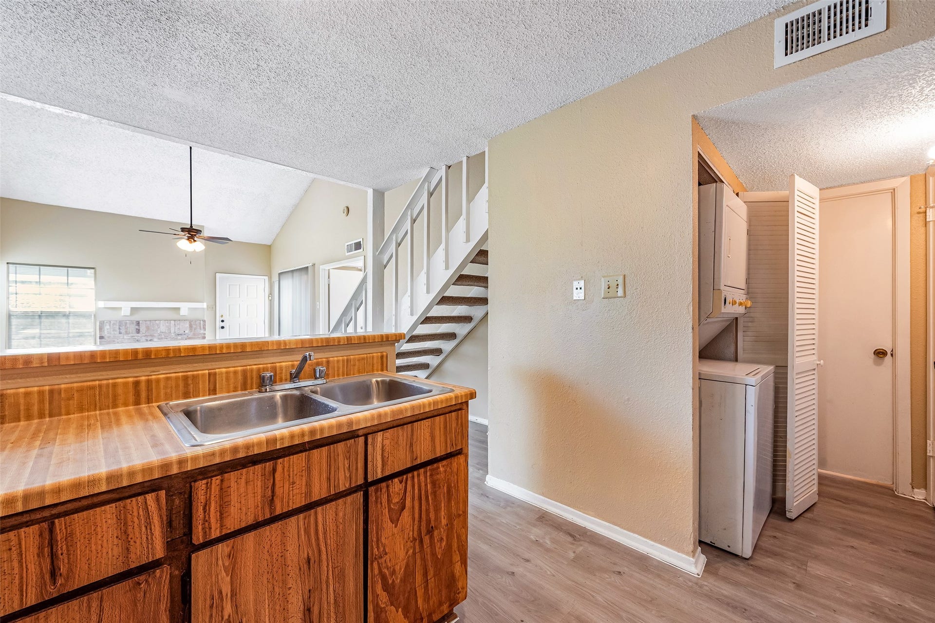 6315 Cattails Lane, Houston, TX 77035 6315 Cattails Lane, Houston, TX 77035