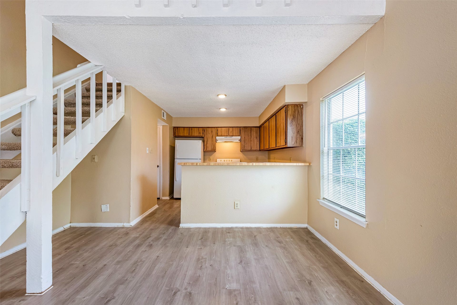 6315 Cattails Lane, Houston, TX 77035 6315 Cattails Lane, Houston, TX 77035