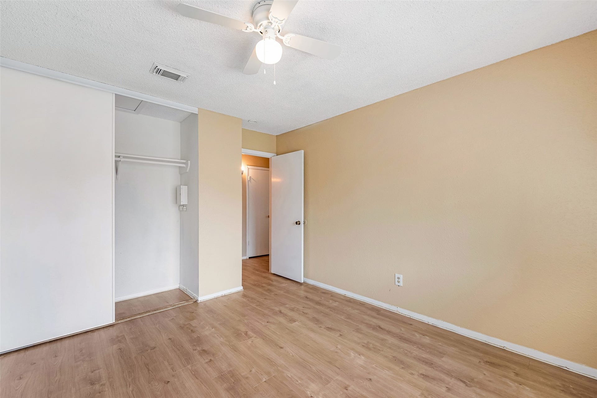 6315 Cattails Lane, Houston, TX 77035 6315 Cattails Lane, Houston, TX 77035